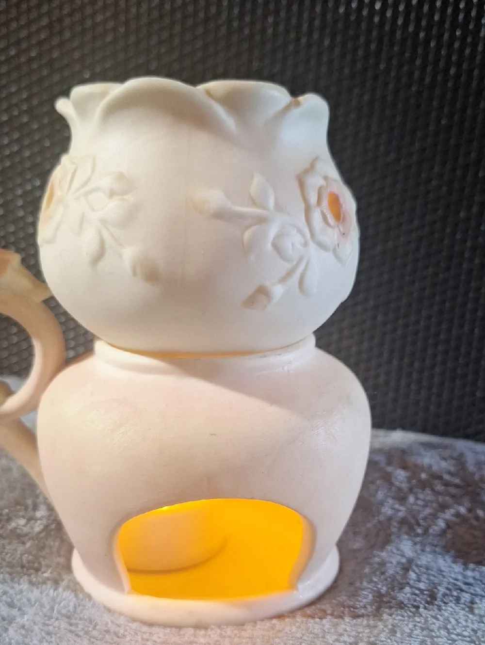 Porcelain Tealight Warmer with Floral Relief - Pink Cream - Picture 3 of 7